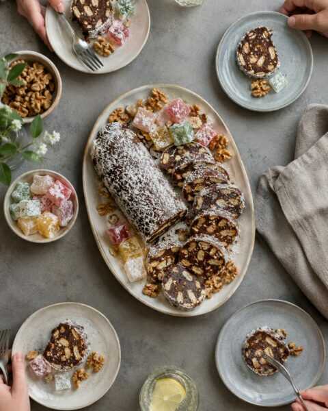 Salam de biscuiți cu cacao și rahat, preferatul copiilor mei