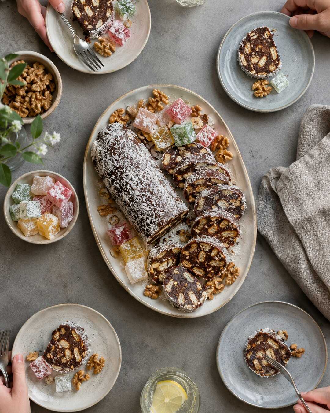 Salam de biscuiți cu cacao și rahat, preferatul copiilor mei